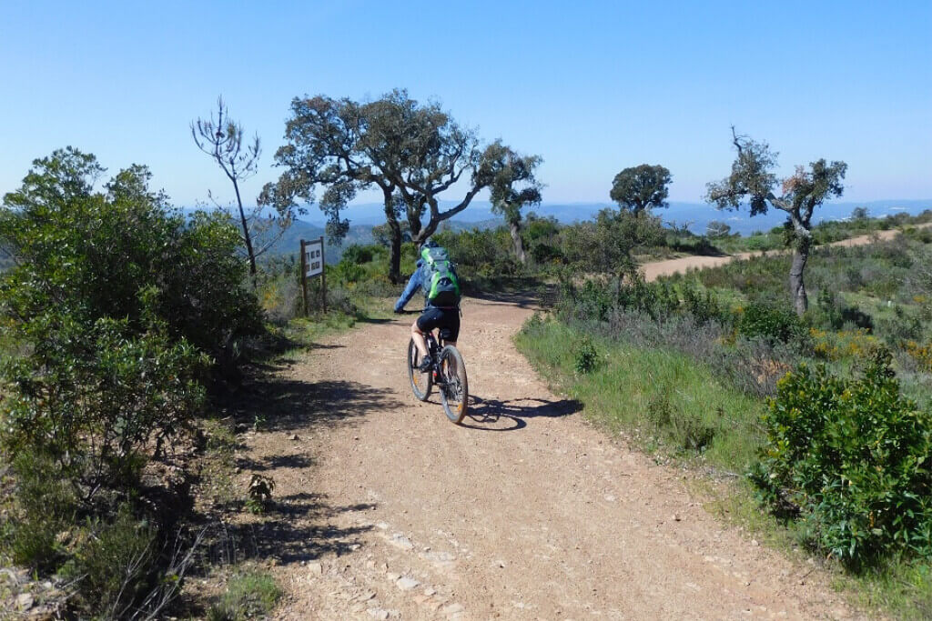 Algarve Cycling Tours - <br />
<b>Notice</b>:  Trying to access array offset on value of type bool in <b>/home/acyclingcom/public_html/tour-detail.php</b> on line <b>253</b><br />
 - MTB Trans-Algarve Hinterland Algarviana Tour 3.18